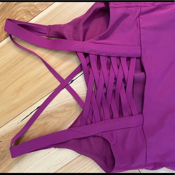 Lulu Lemon stappy detailed tank top - Picture 2 of 7